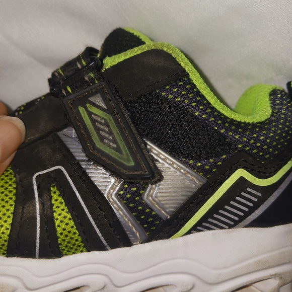 Athletic Works light up toddler sneakers - Picture 7 of 16